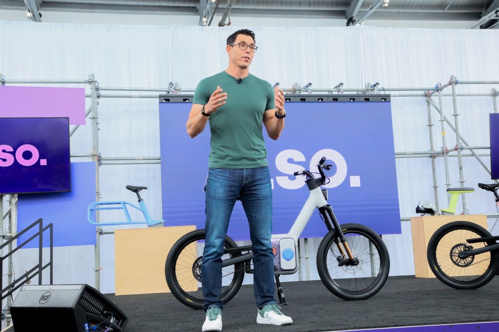 自動車業界のAI人材争奪戦を伝えるTechCrunch記事