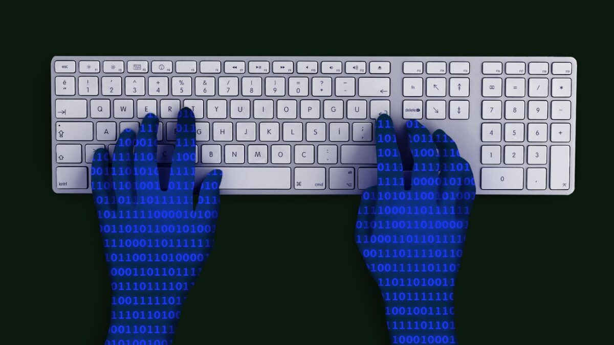 AIデータ保持ゼロと30日で分岐、OpenAI対Anthropic3論点