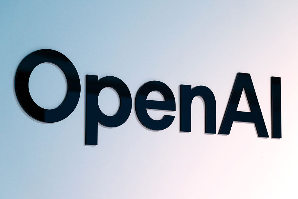OpenAIの看板を写した写真。次期モデルAstraのサイバー能力に関する発表を伝えるイメージ