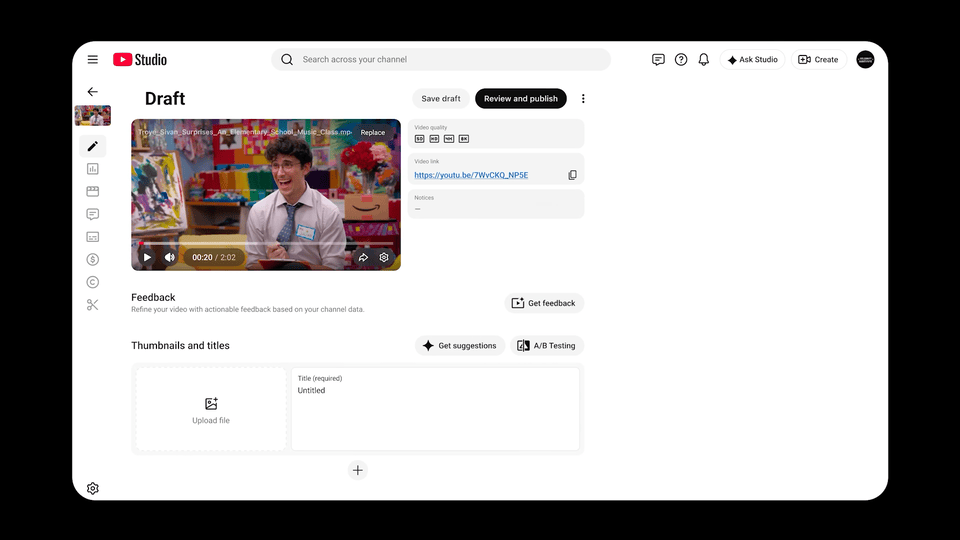 YouTube StudioのAsk Studioで動画の下書きにフィードバックを受け、サムネイルを生成する画面の流れ